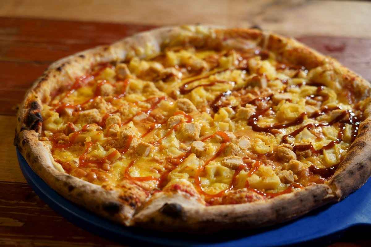 Go backtoschool with this Vegan Chicken Nugget & Potato Waffles pizza!