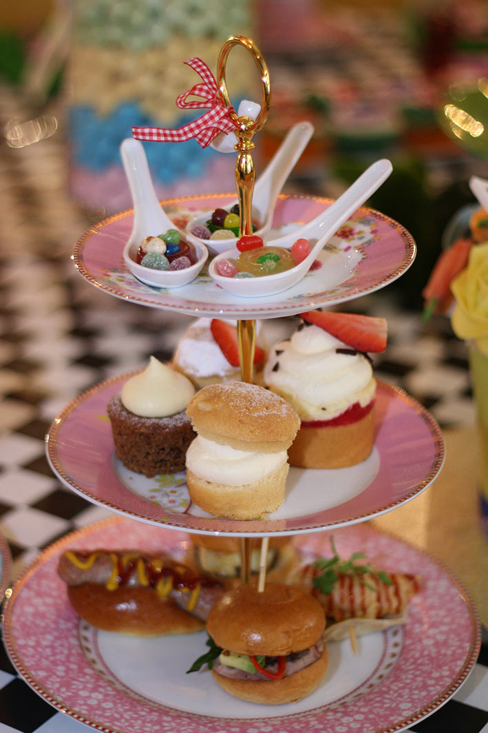 Mad Hatter’s in the ‘Hood