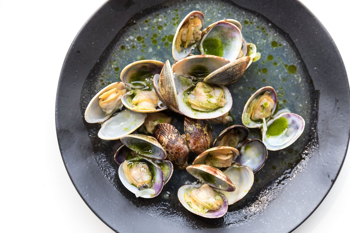 Clams Bulhão Pato
(White wine, olive oil & coriander oil)