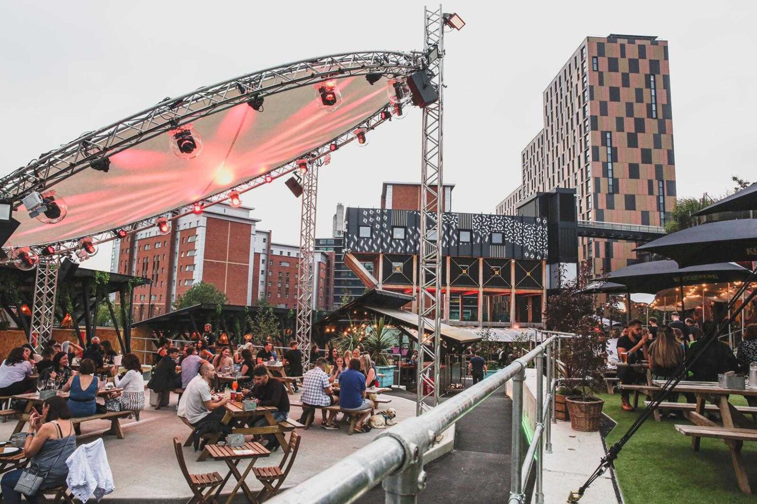 Sun, Beers, Burgers and now - Sundaes with the 'Heat Wave' at Escape to