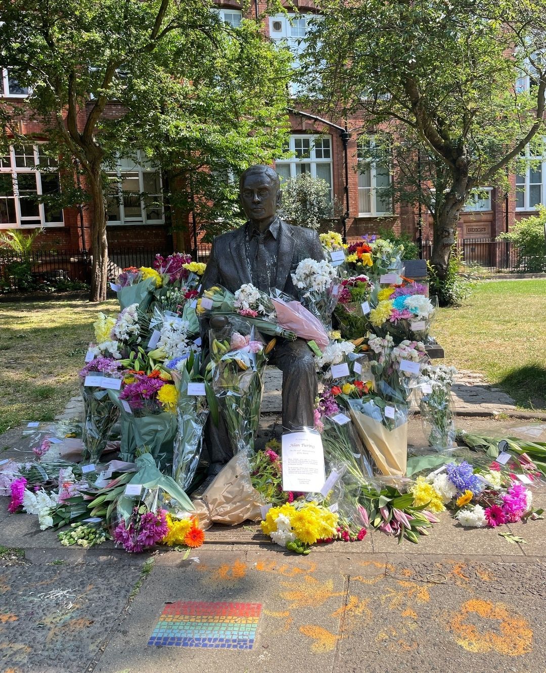 Is the Facebook Post About Alan Turing's Life and the Apple Logo Truthful?