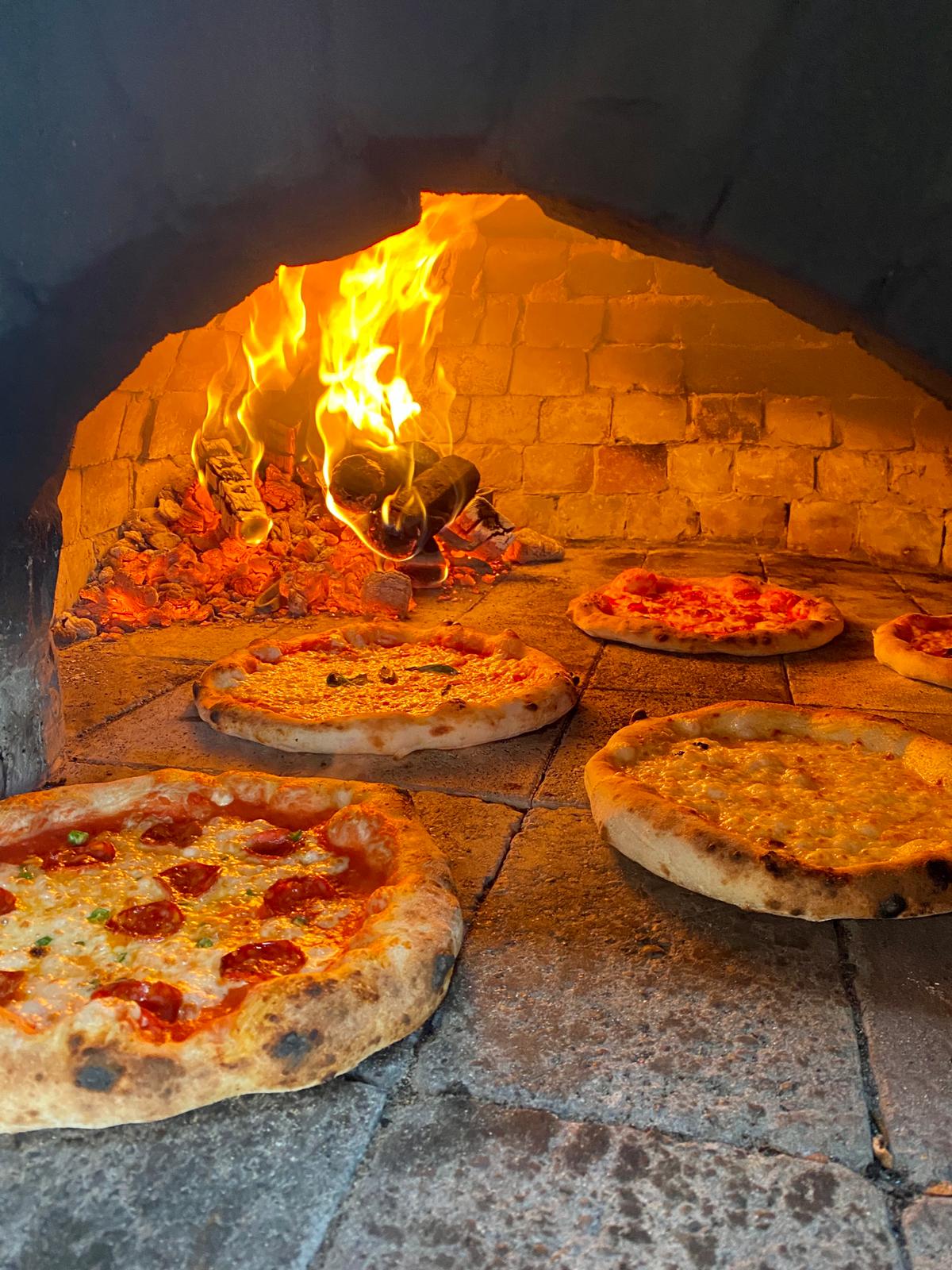 The 3 Cousins Creating Top Class Wood Fired Pizzas In A Back Garden In Bolton Manchesters Finest