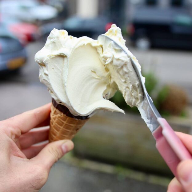There's now a Fried Chicken & ICE CREAM Sandwich at Yard & Coop! Manchester’s Finest