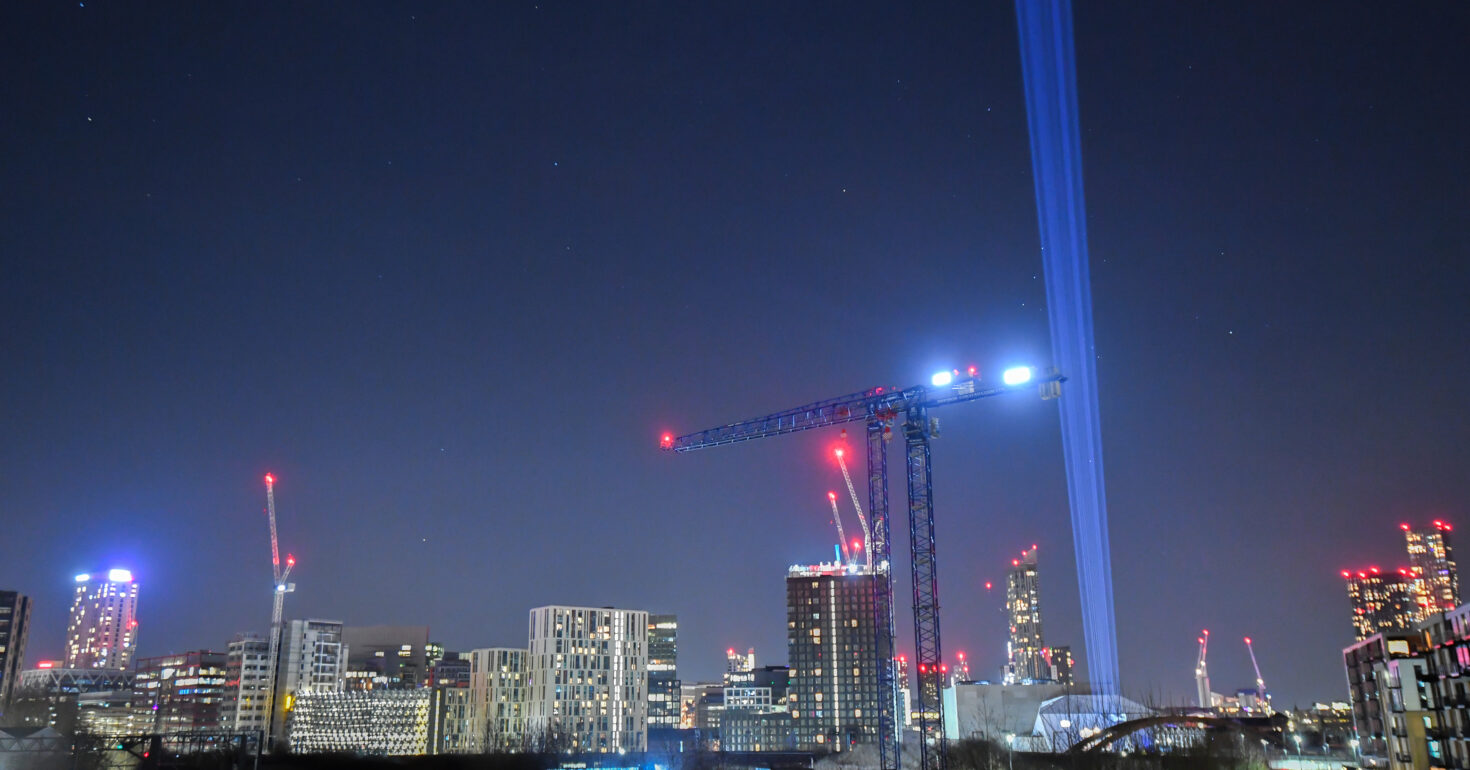 EDITORIAL USE ONLY
Artist Luke Jerram unveils his new piece ‘First Breath’, a light installation outside Factory International, Manchester’s new cultural space set to open in June 2023. Picture date: Thursday December 29, 2022. PA Photo. The artwork, which will be visible throughout January on the Factory International construction site, consists of vertical beams of light that gently pulse to represent the first breaths of babies born that month in Greater Manchester. Photo credit should read: Anthony Devlin/PA Wire.