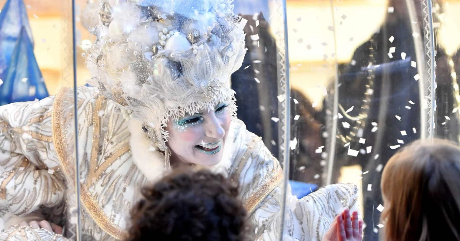 EDITORIAL USE ONLY
Children view the Snow Globe Queen during the launch of the First Day of Christmas event, in St Ann's Square, organised by Manchester Business Improvement District. Picture date: Saturday November 13, 2021. PA Photo. The city-wide event features 50 performances throughout the day including a Winter Circus, Ice Queens, Spark! Band, Large Aurora puppet, a Giant Arctic Fox puppet, Snow Globe Queen, illuminations and live music. Photo credit should read: Anthony Devlin/PA Wire