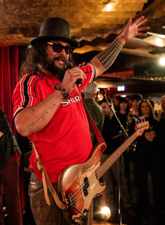 United Kingdom, Manchester: 1 Feb 2026
Manchester, UK — Sunday 1 February —  Jason Momoa arrives at Louis restaurant in Manchester this weekend to perform with his band Öof Tatatá.

Credit: James Speakman