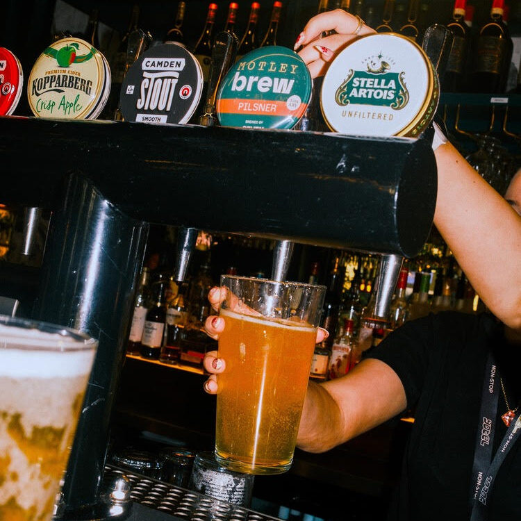 Free drinks for Marathon runners at Motley